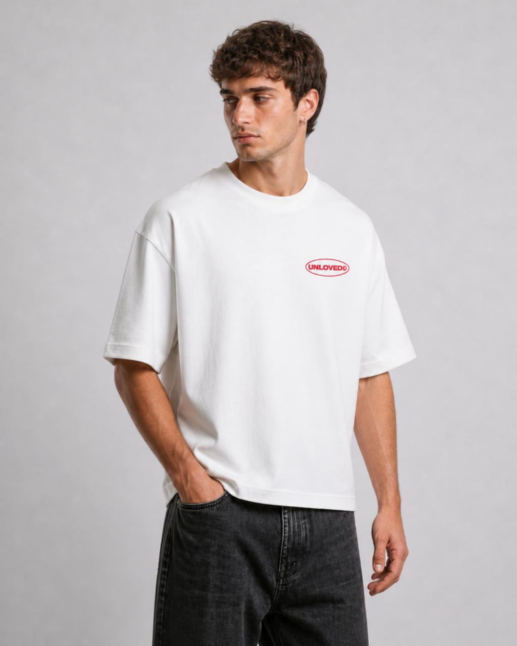 Unloved - Red flag boxy tee bianca