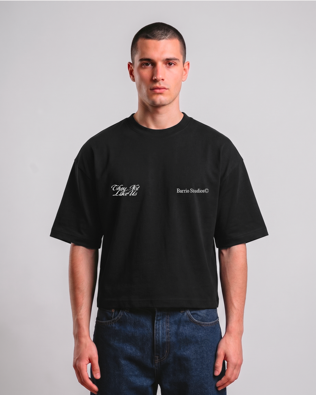 Barrio Studios - Not like us boxy tee nero