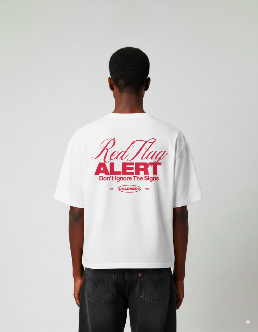 Unloved - Red flag boxy tee bianca